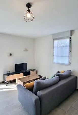 T2 Pool & Terrasse - Parking - Metro - Wifi Apartman *