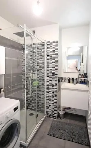 T2 Pool & Terrasse - Parking - Metro - Wifi *