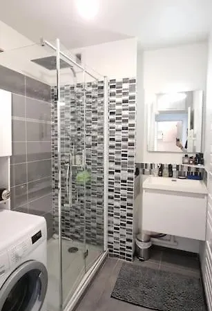 T2 Pool & Terrasse - Parking - Metro - Wifi *