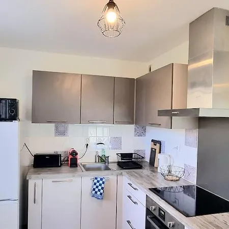 T2 Pool & Terrasse - Parking - Metro - Wifi *