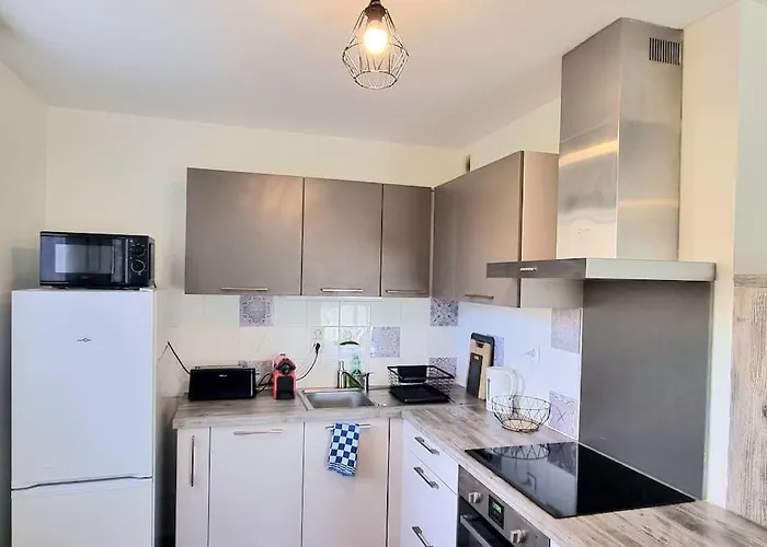 T2 Pool & Terrasse - Parking - Metro - Wifi *