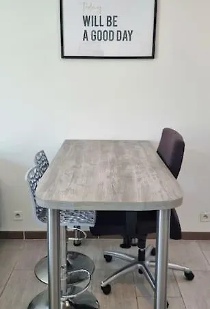 T2 Pool & Terrasse - Parking - Metro - Wifi *